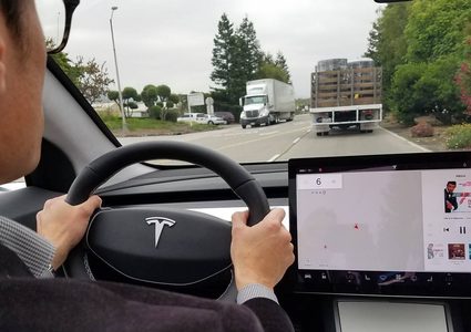 سيارات "تسلا" لحماية البيئة ومكافحة الجريمة