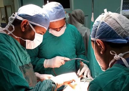 إعادة زرع يد شبه مبتورة في مستشفى بمراكش