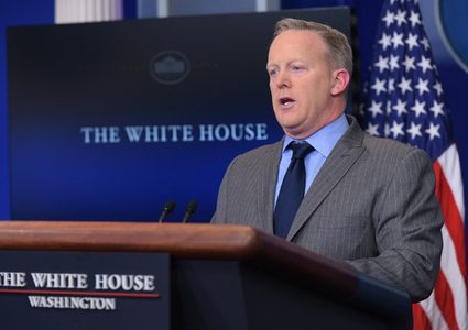 ساندرز: روسيا تدخلت في الانتخابات دون تواطئ ترامب