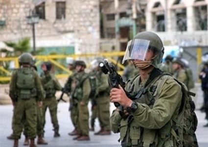 الاحتلال يعتقل شابين شرق قلقيلية