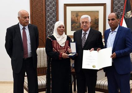 الرئيس: لن نسمح بخصم الرواتب عن الشهداء والأسرى