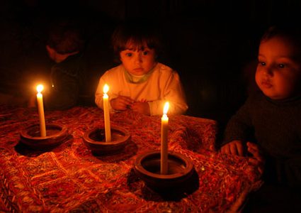 4 ساعات كهرباء وصل مقابل 16 قطع بغزة