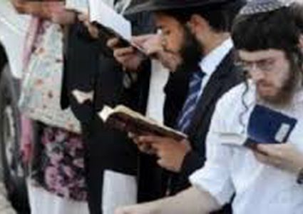 لليوم الثاني: مستوطنون يؤدون طقوسا تلمودية في جنين