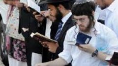 لليوم الثاني: مستوطنون يؤدون طقوسا تلمودية في جنين