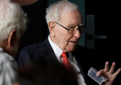 تبرع بالمليارات وظل رابع أغنى شخص في العالم