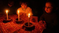 "أزمة الكهرباء" حولت الليل إلى نهار في غزة!