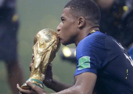 مبابي يكشف "سره الشخصي" بنهائي المونديال