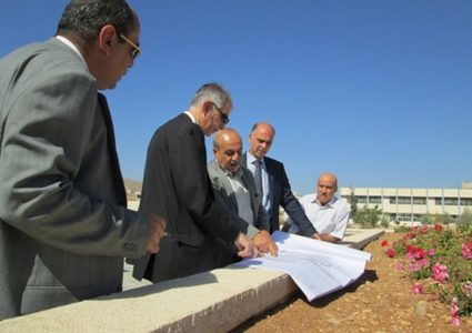 القنصل الفرنسي يطلع على عمل المنطقة الصناعية