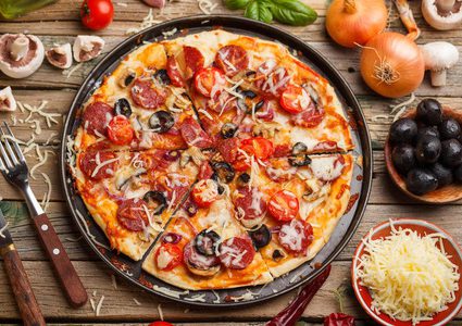 خطوات تنظيف صينية البيتزا الألومينيوم