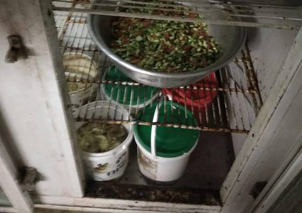 "الصحة" تغلق مطعماً غير ملتزم بشروط الصحة بالخليل