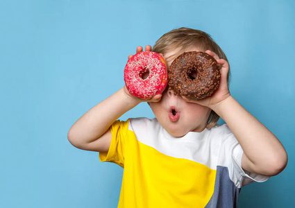 أطعمة احذري من تقديمها لطفلك في الحضانة