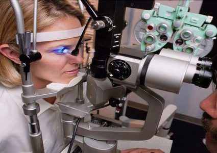 اختبار بسيط للعين يتنبأ بخطر الإصابة بالخرف