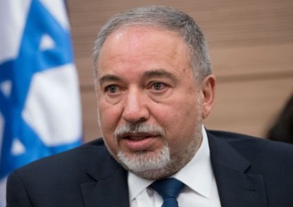 ليبرمان يتحفز بانتظار قانون لإعدام الفلسطينيين