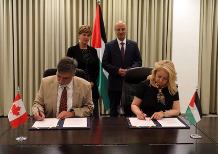 رئيس الوزراء يبحث مع وزيرة كندية تعزيز التعاون