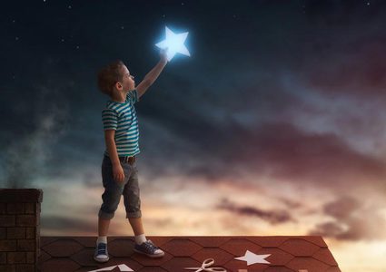 طرق لتعزيز مخيلة طفلك