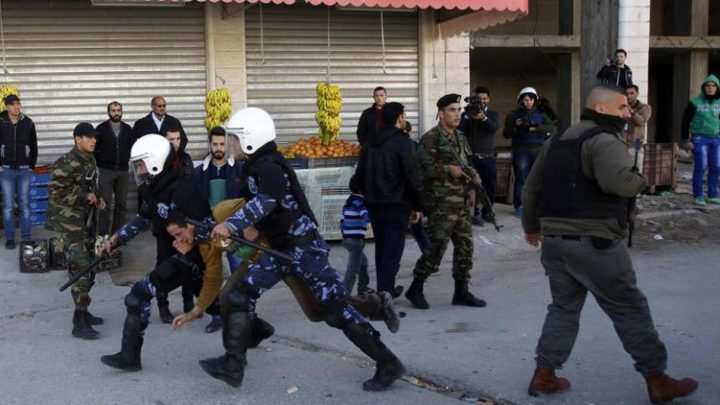 احراق 6 منازل في مخيم العروب على خلفية مقتل مواطن
