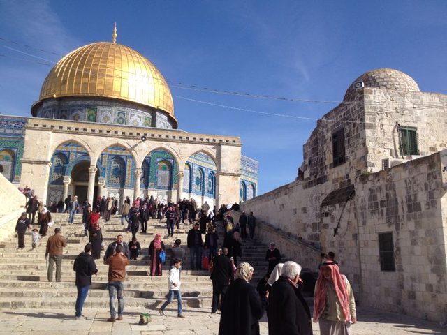 المقدسيون ينتصرون على الاحتلال في الأقصى