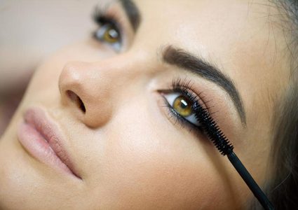 اختيار الماسكرا المناسبة لرموشك