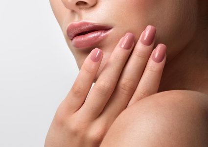 فيتامينات أساسية لأظافر صحية هذا الصيف