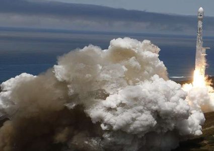 إطلاق "فالكون-9" وعلى متنه 10 أقمار اصطناعية