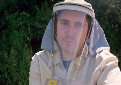 شاب قد يموت إذا تعرض لضوء الشمس!