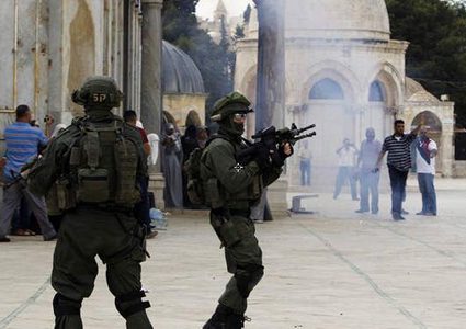 اصابة عشرات المصلين جراء اعتداء الاحتلال عليهم