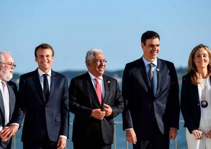 خط كهرباء يربط إسبانيا وفرنسا والبرتغال