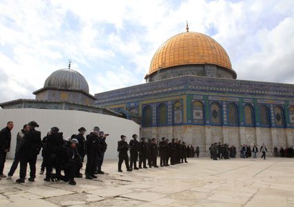 القدس: الاحتلال يبعد 19 شاباً ويمدد اعتقال قاصرين