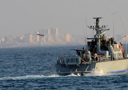 الاحتلال يسيطر على سفينة قبالة شواطئ غزة