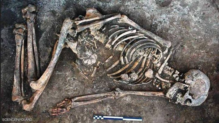 عظام امرأة دفنت قبل 4500 عام تحير العلماء