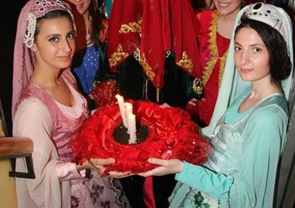 تركيا...مصوّر يضرب العريس والسبب!