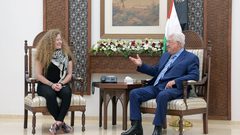 الرئيس عباس يستقبل الفتاة التميمي في مقره