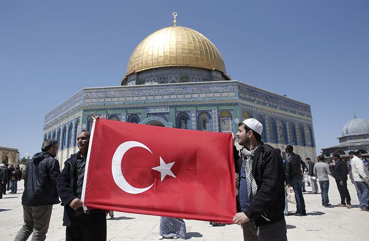 سلطات الاحتلال تمنع 90 سائحاً تركياً من دخول القدس