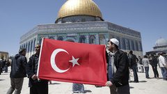 سلطات الاحتلال تمنع 90 سائحاً تركياً من دخول القدس