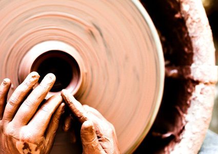 في عالم من الضغط النفسي لماذا نحتاج الحرف؟