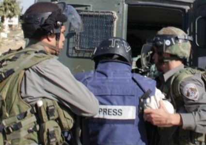 منتدى الإعلاميين يدين هجمة الاحتلال على الصحفيين