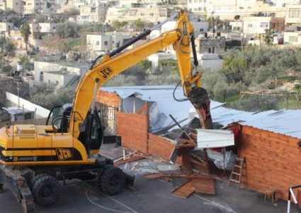 الاحتلال يهدم بركسا في مسافر يطا