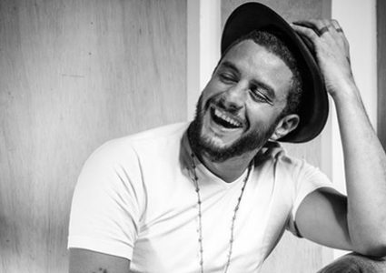 الفيشاوي يفاجئ جمهوره بإعلان زواجه للمرة الخامسة