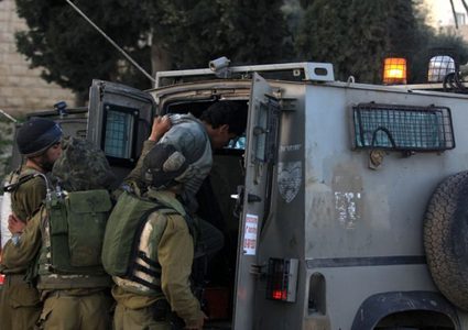 الاحتلال يعتقل شابا من اليامون على حاجز زعترة