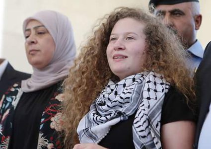 الرئيس الفنزويلي يهنئ عهد التميمي بالحرية