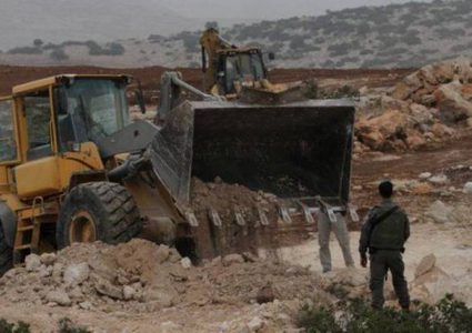 الاحتلال يجرف خط مياه في الأغوار