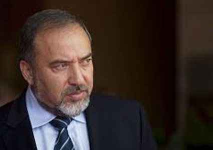 ليبرمان:" نحن جاهزون للحرب على جميع الجبهات"