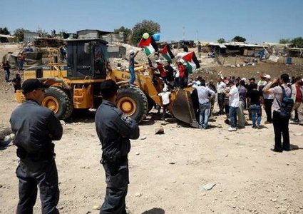 محكمة الاحتلال تنظر في التماس وقف هدم الخان الأحمر