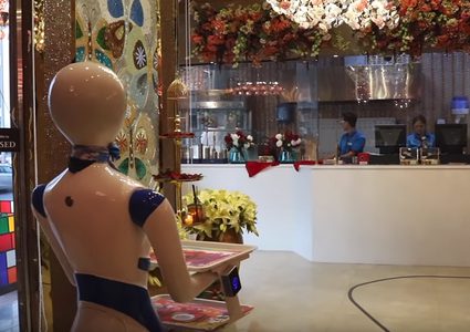 "نادلة روبوت" لخدمة الزبائن في دبي