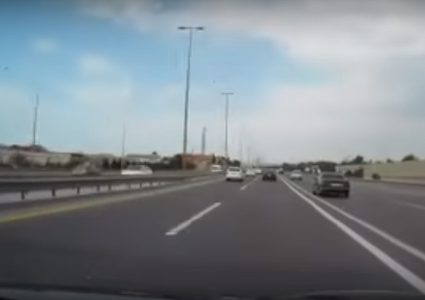 حادث مروع يقلب عدة سيارات