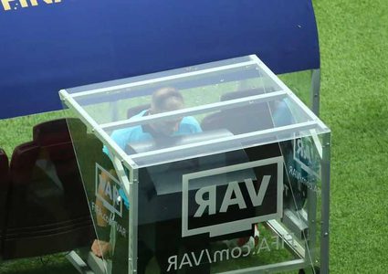 فرنسا تعتمد تقنية الـ VAR مع بداية الموسم