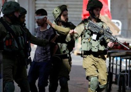 خمسة أسرى يتعرضون للضرب والتنكيل أثناء اعتقالهم