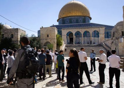 122 عنصراً احتلالياً يقتحمون الأقصى