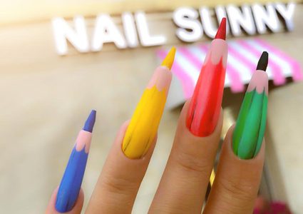 الأظافر المزينة بأقلام الرصاص أغرب صيحات المناكير