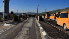 الاحتلال يغلق حاجزي حوارة وزعترة بنابلس